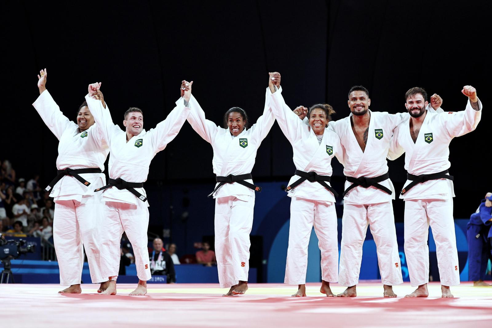 Brasil vence Itália, conquista o bronze por equipes e termina os Jogos Olímpicos com quatro medalhas no judô