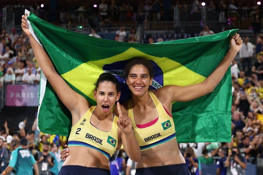 Campeãs de tudo, Duda e Ana Patrícia conquistam o ouro no vôlei de praia em Paris 2024