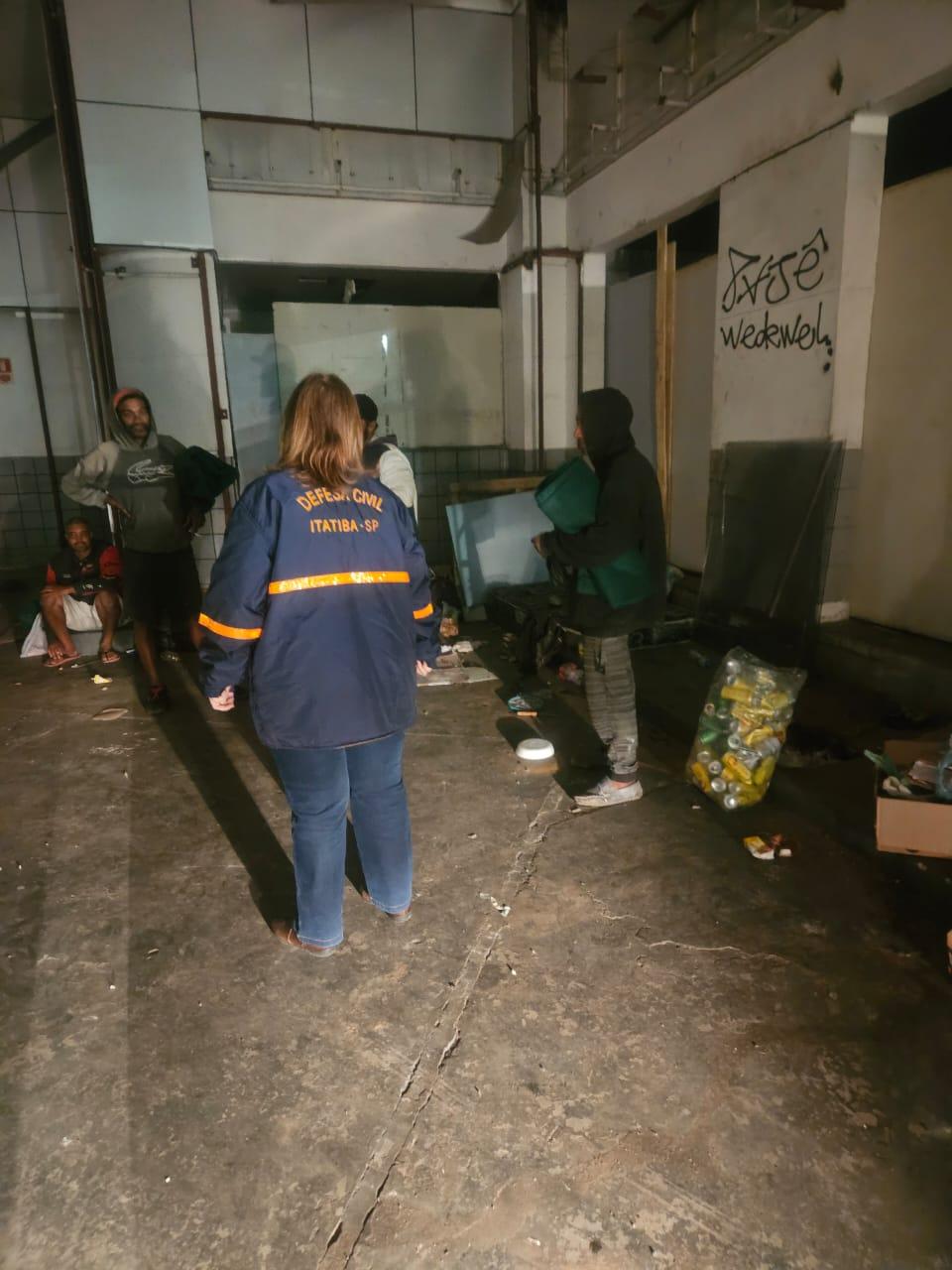 Com queda de temperatura, Defesa Civil monitora situação de moradores de rua