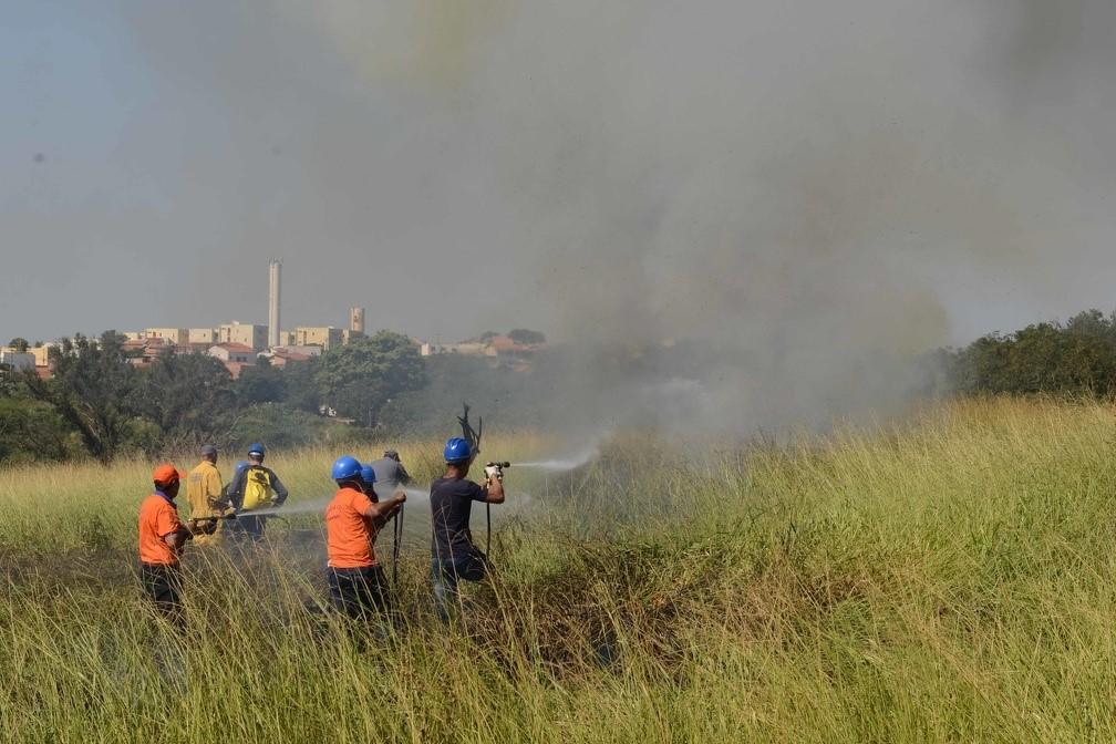 Defesa Civil reforça equipes para dar apoio ao Corpo de Bombeiros