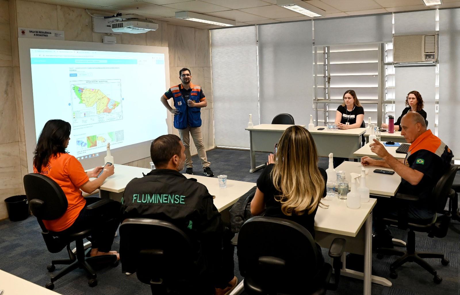 Delegação do Acre conhece o trabalho do Centro de Resiliência da Defesa Civil de Campinas