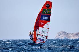 Mateus Isaac consegue um 5º lugar na última regata, mas não avança nos Jogos Olímpicos