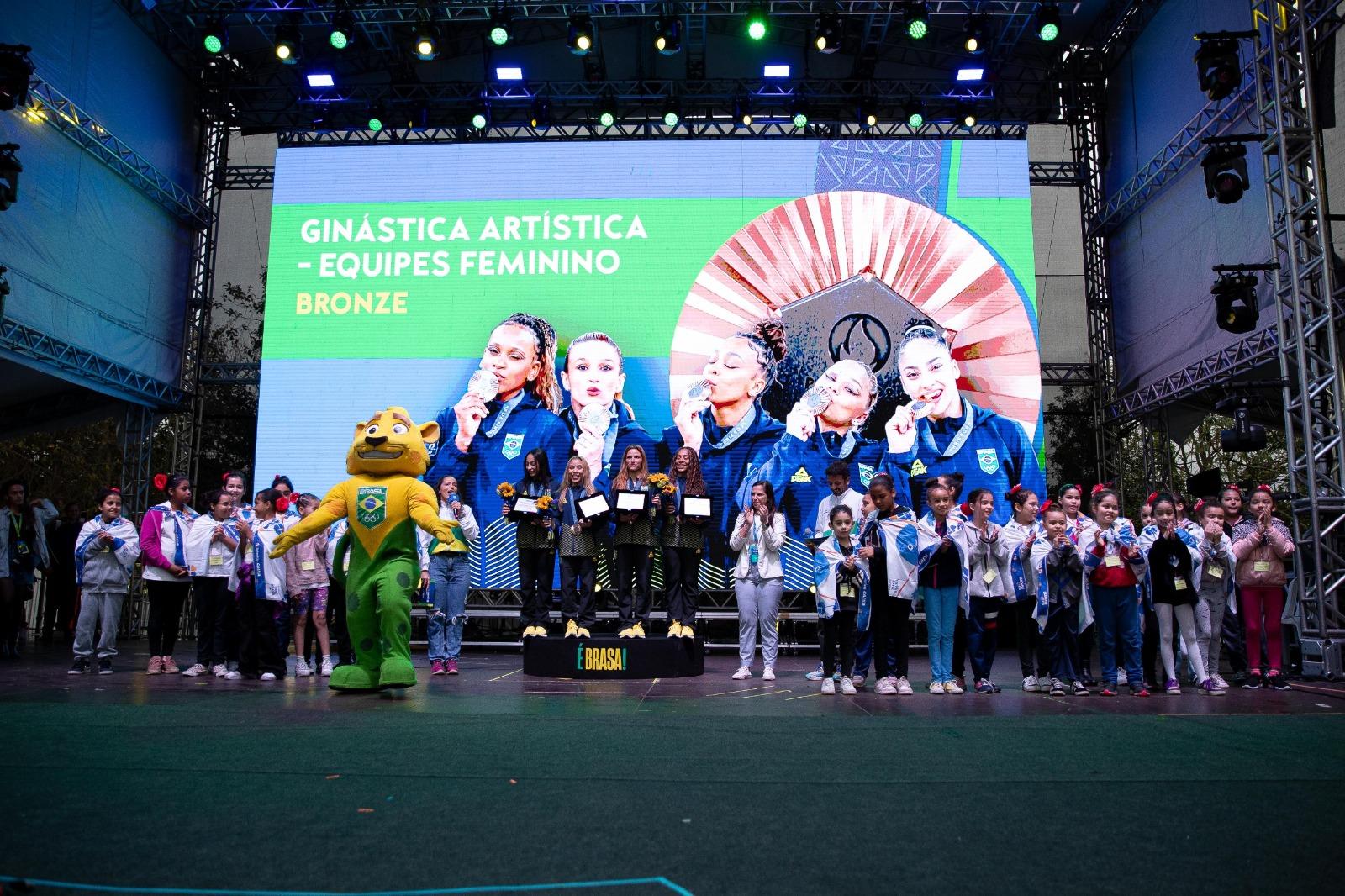 Medalhistas Jade, Flavinha, Lorrane e Júlia vibram com recepção e recebem todo o calor da Fan Fest do Time Brasil