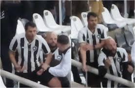 Torcedor do Botafogo faz gestos racistas em jogo contra o Palmeiras na Libertadores