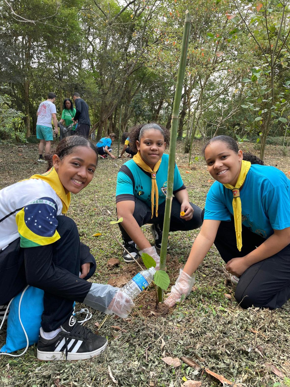 Itatiba celebra o Dia Mundial da Limpeza com ação conjunta de recolhimento de lixo e plantio de árvores