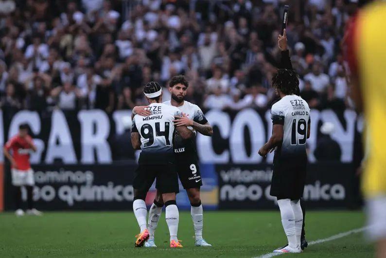 Corinthians vence Atlético-GO na estreia de Depay