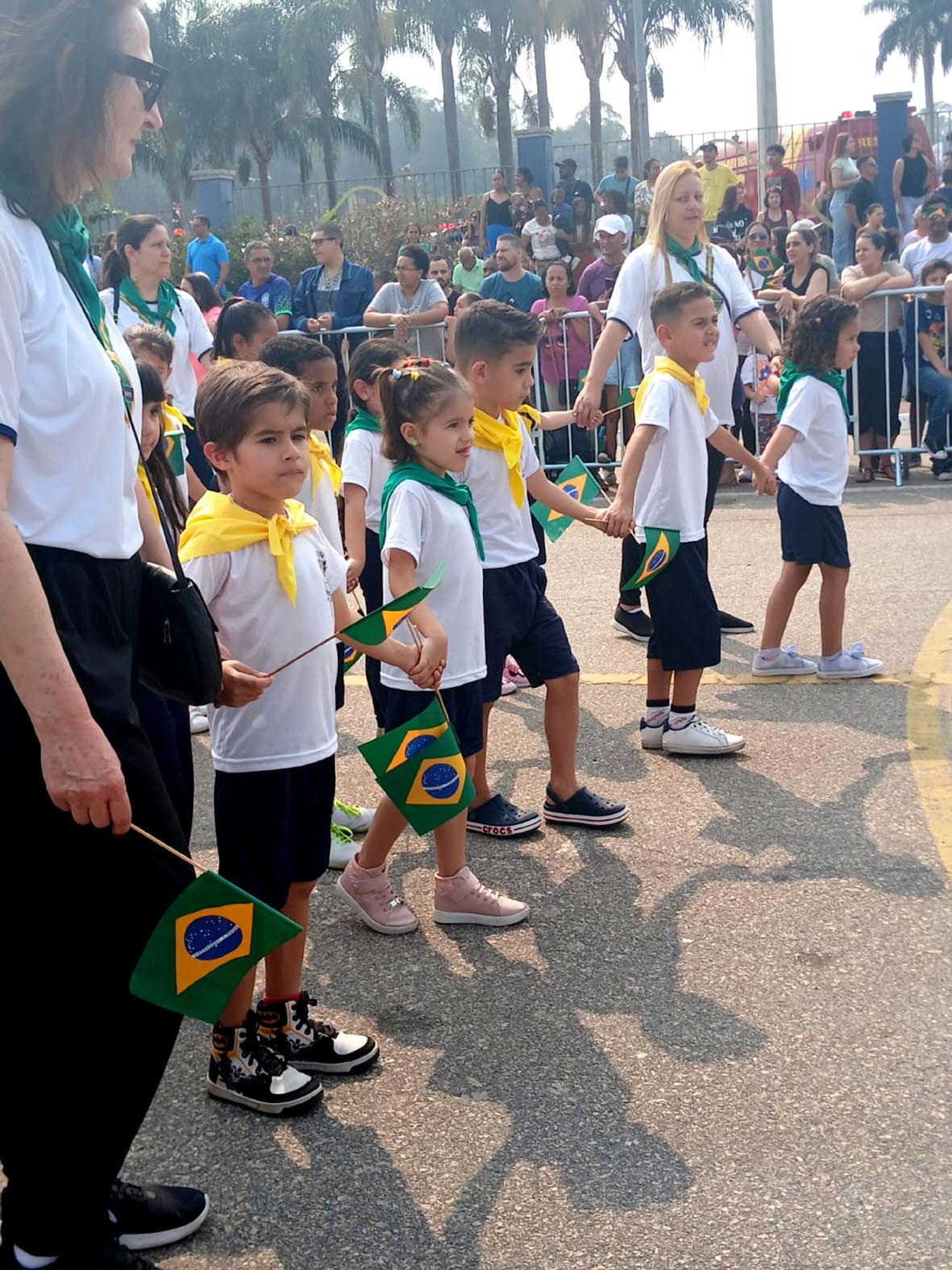 Desfile de 7 de Setembro em Itatiba atrai público de 9 mil pessoas e exalta valores olímpicos