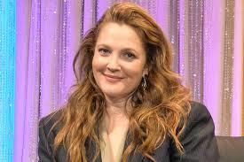 Drew Barrymore desabafa sobre alcoolismo: 'Perdia a memória bebendo'