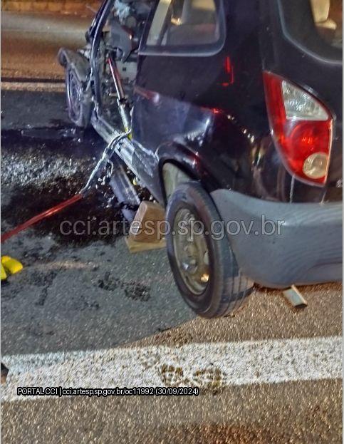 Motorista na contramão bate em caminhão e morre, na Dom Pedro I