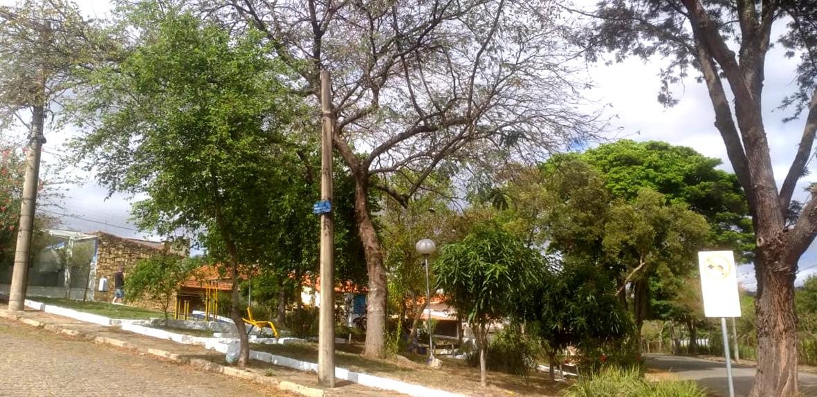 Praça da Vila Brasileira recebe revitalização da Prefeitura