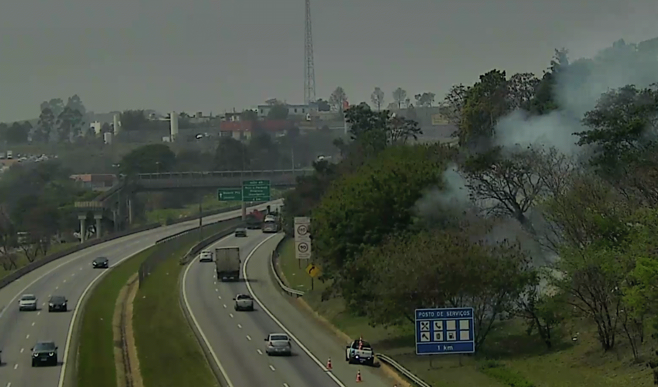 Rota das Bandeiras registra mais um incêndio em mato na Dom Pedro em Atibaia