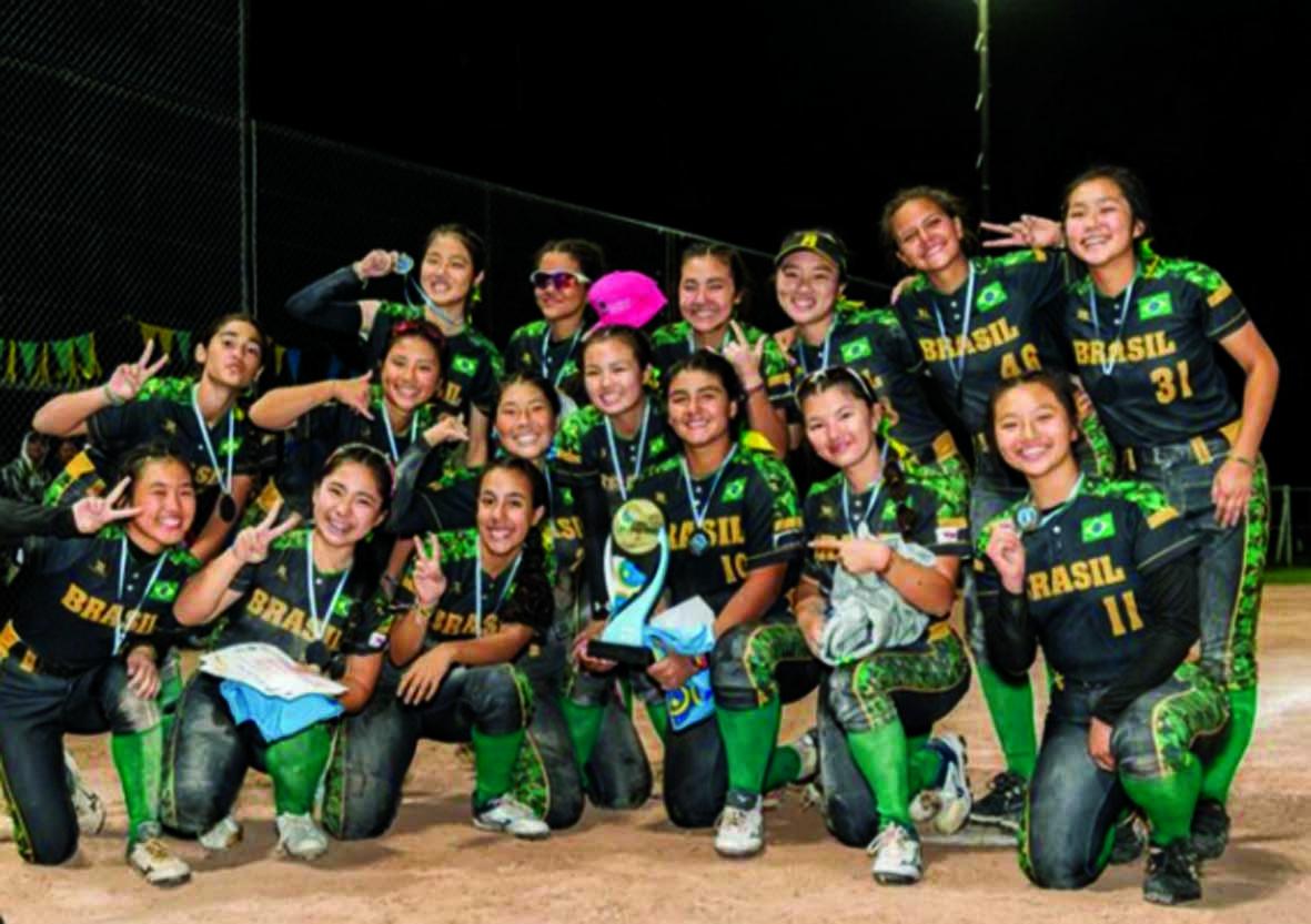 Ticiane Ito é campeã sul-americana de softbol com a seleção brasileira Sub15