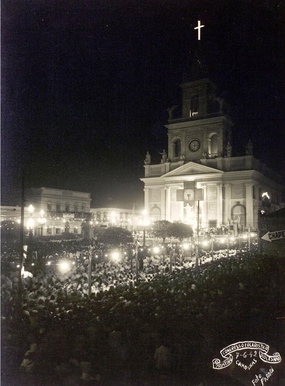 Foto de João Parodi do Congresso Eucarístico de Campinas publicada na Revista o Malho de 1942