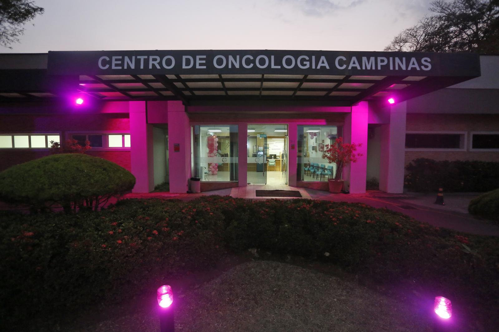 Ações do COC levam informação e serviços às mulheres durante o Outubro Rosa