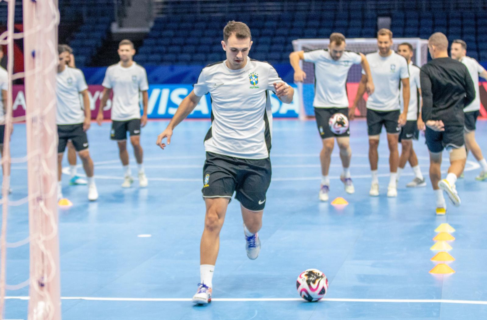 Brasil e Argentina disputam a final da Copa do Mundo de Futsal neste domingo