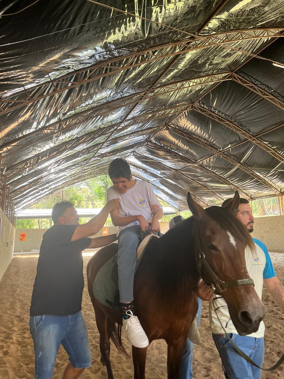 Brukutu Lanches realiza ação solidária em prol do Passo a Passo