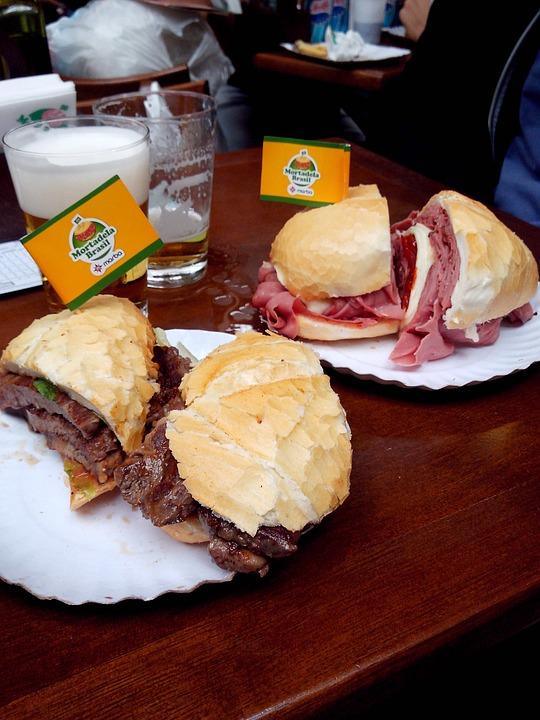 Do mercadão às feiras de rua: onde provar o melhor da culinária paulistana