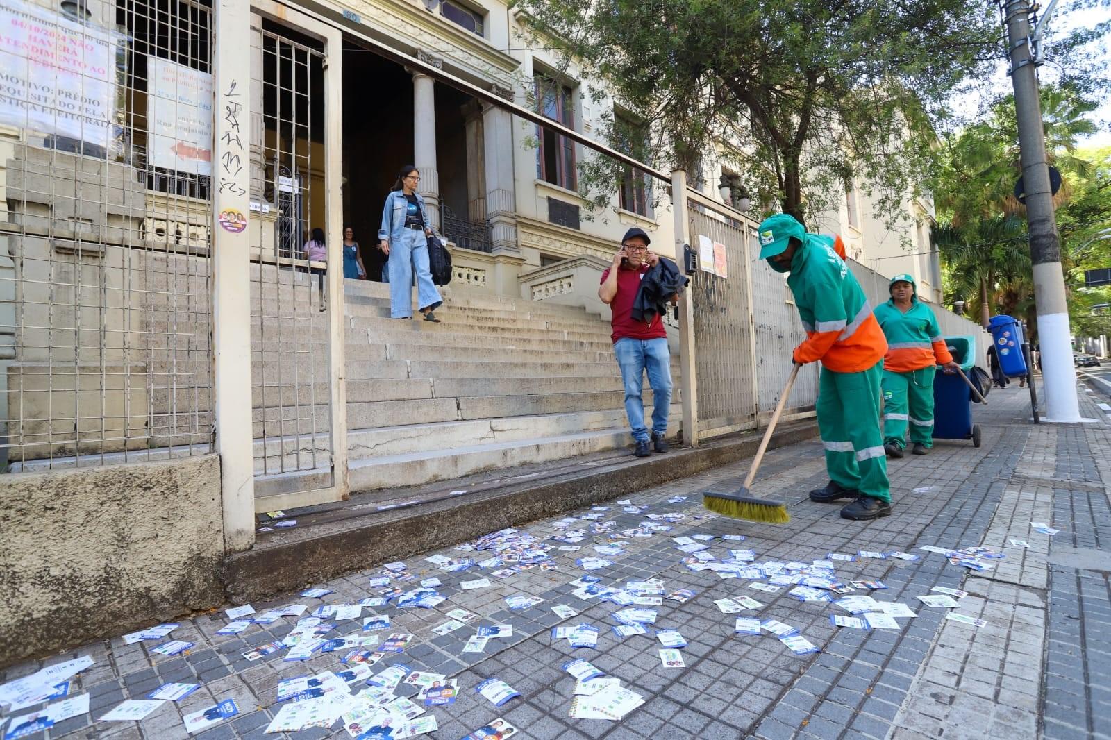 Eleição: mais de 12 toneladas de panfletos e “santinhos” foram recolhidos de ruas e calçadas em Campinas