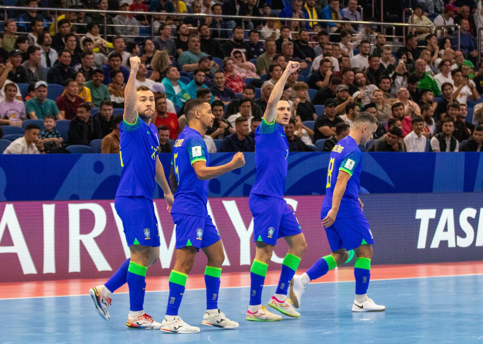 Seleção Brasileira vence Ucrânia e é finalista da Copa do Mundo de Futsal