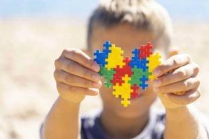 Com aumento de conscientização sobre o autismo, número de crianças diagnosticadas com o transtorno avança no Brasil