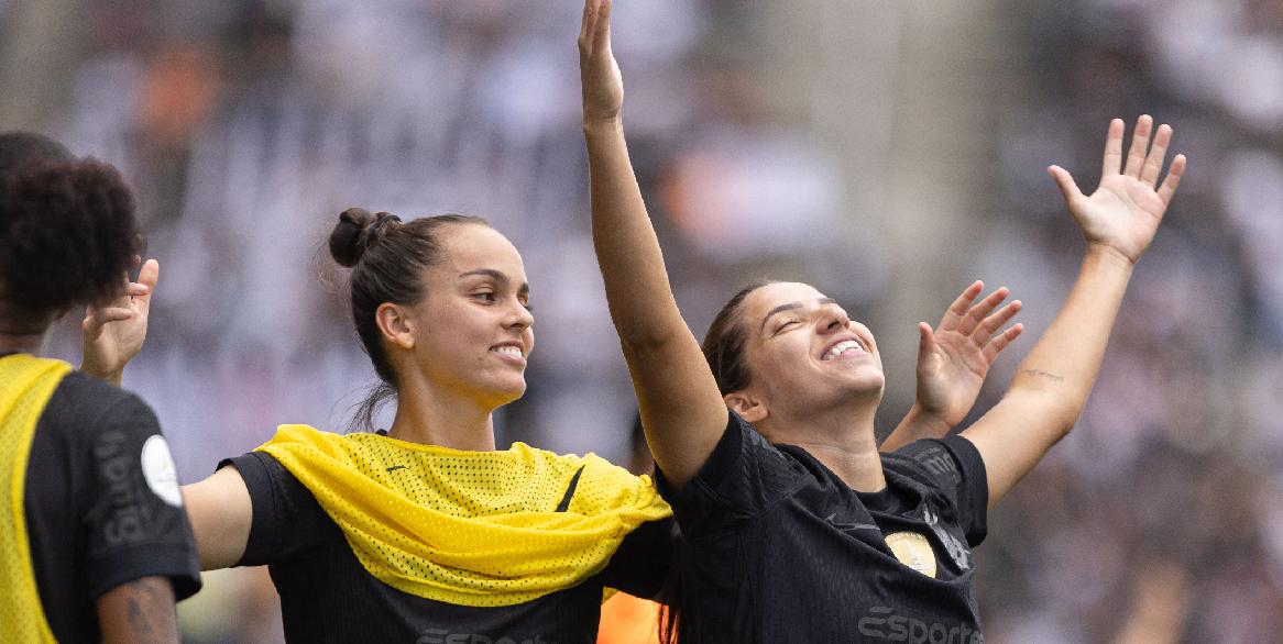 Corinthians busca o empate e avança à final da competição