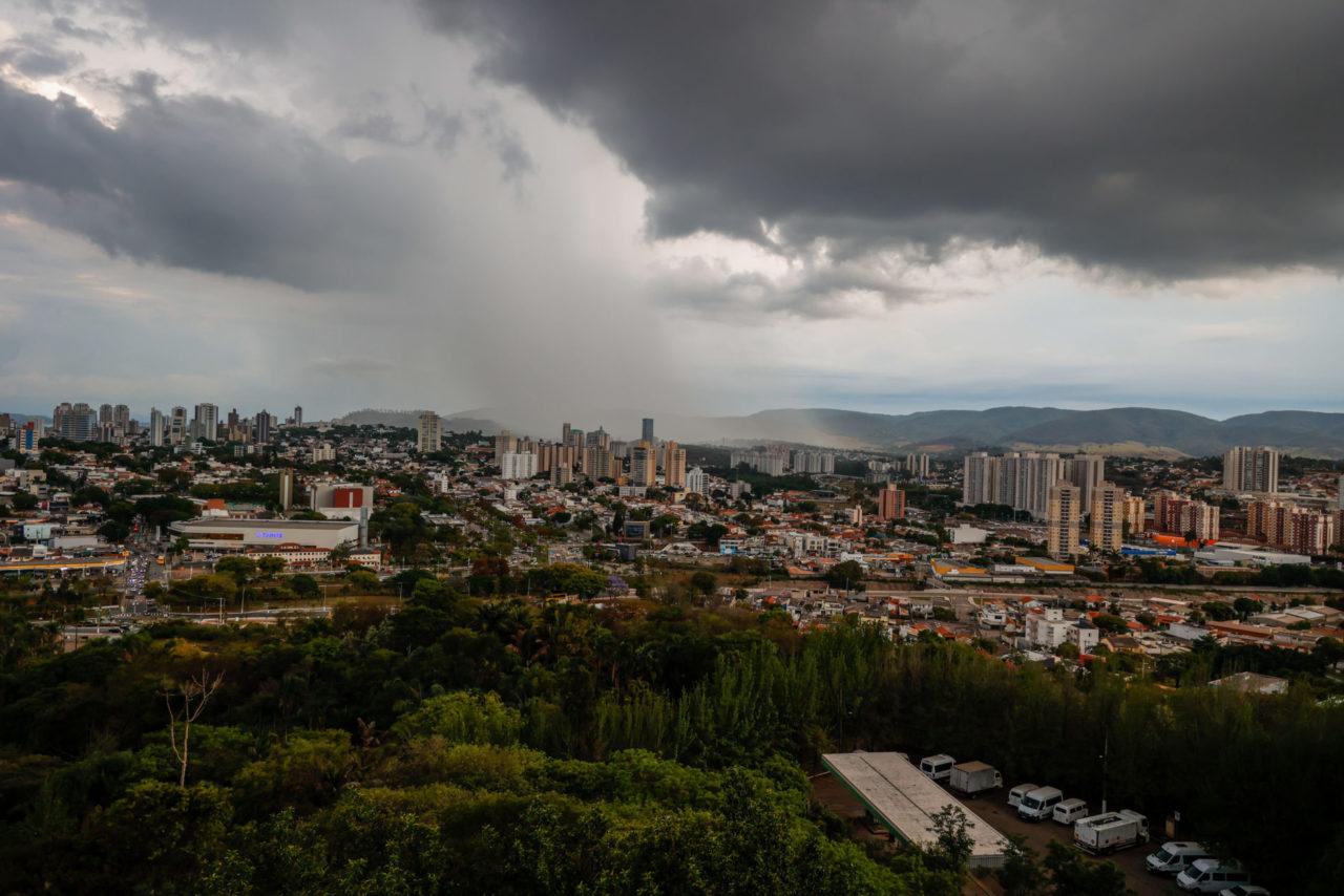 Defesa Civil alerta para pancadas de chuva e ventos