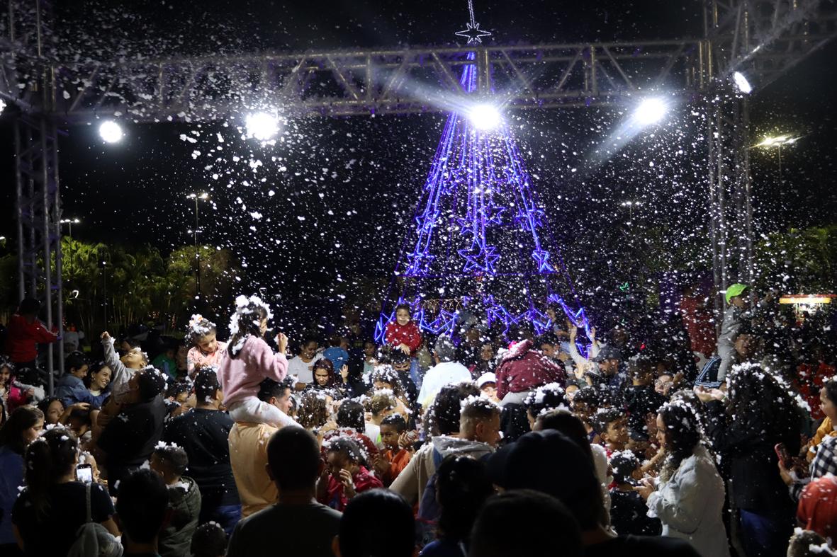 Grande público prestigia abertura do Natal Encantado em Morungaba