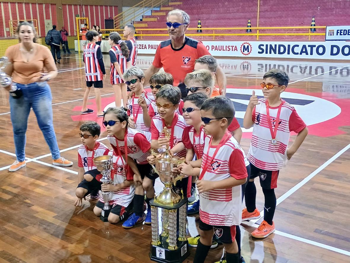 Itatiba EC celebra títulos e crescimento no futsal de base