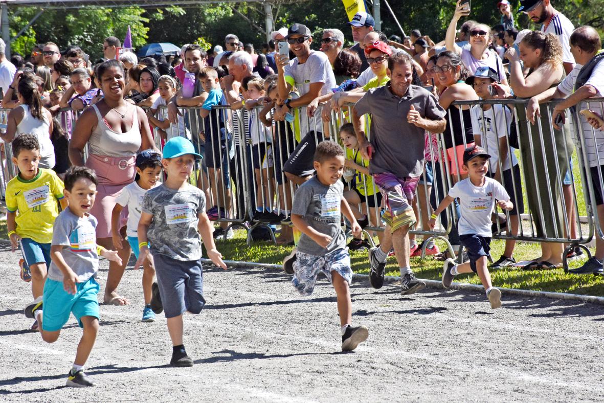 Manhã de domingo ganha brilho com a realização da 27ª Prova de Fraldinhas JI