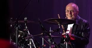 Morre o primeiro baterista do Bee Gees, Colin Petersen, aos 78 anos