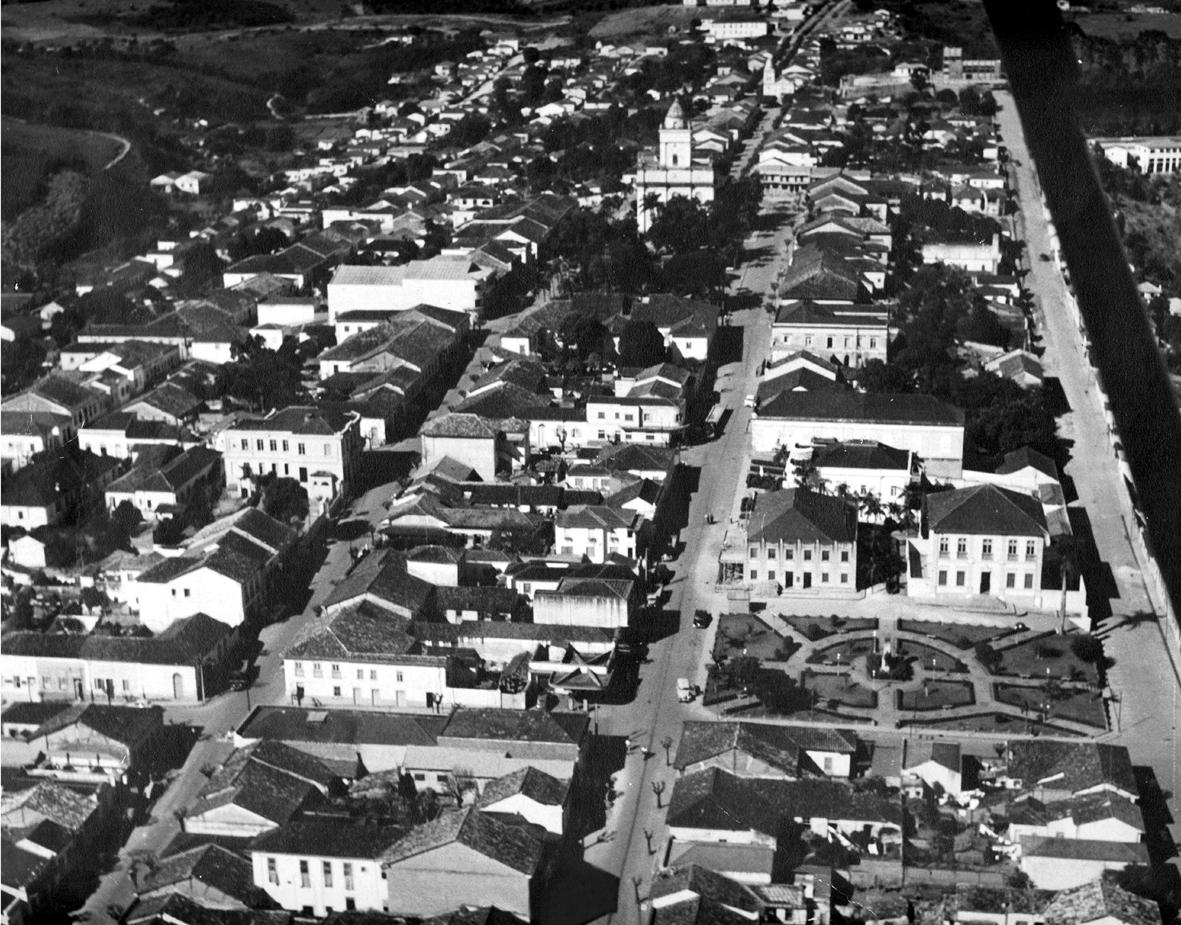 Fotos aéreas da região central de Itatiba décadas de 1950 e 1960