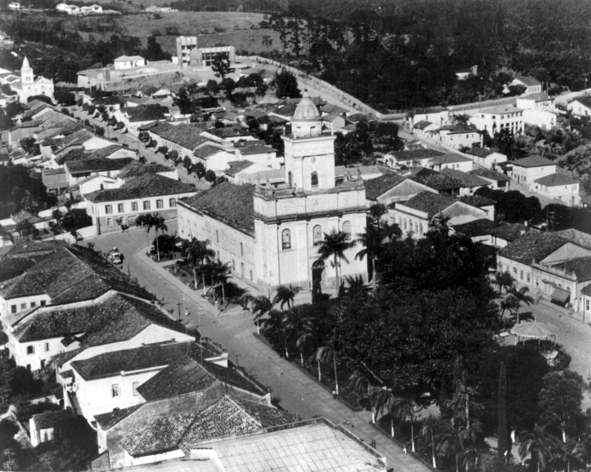 Fotos aéreas da região central de Itatiba décadas de 1950 e 1960