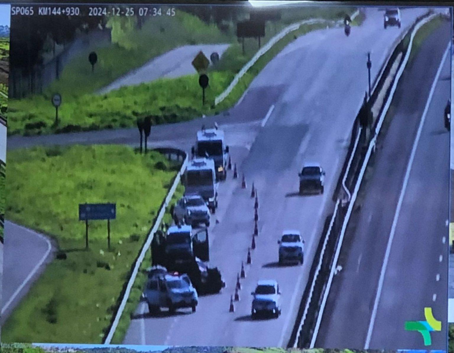 Carro furtado provoca grave acidente na Rodovia D. Pedro em Campinas