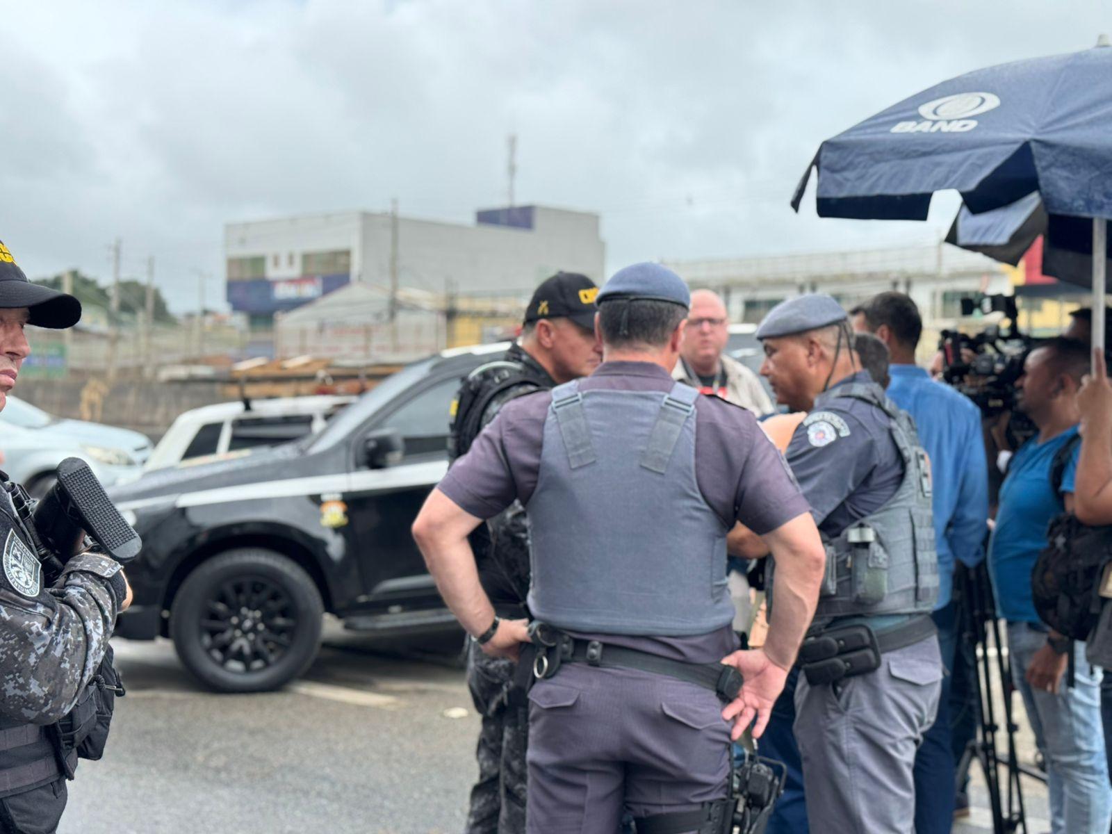 Polícia Militar impede assalto a banco e liberta reféns na Grande São Paulo