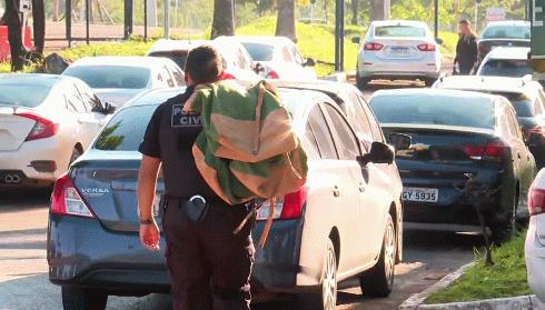 Polícia prende 22 suspeitos de esconder drogas em caminhões de flores