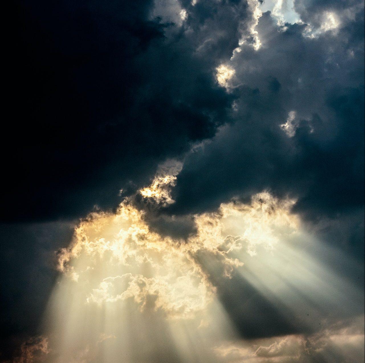 Semana começa com sol, mas possibilidade de pancadas de chuva no fim do dia