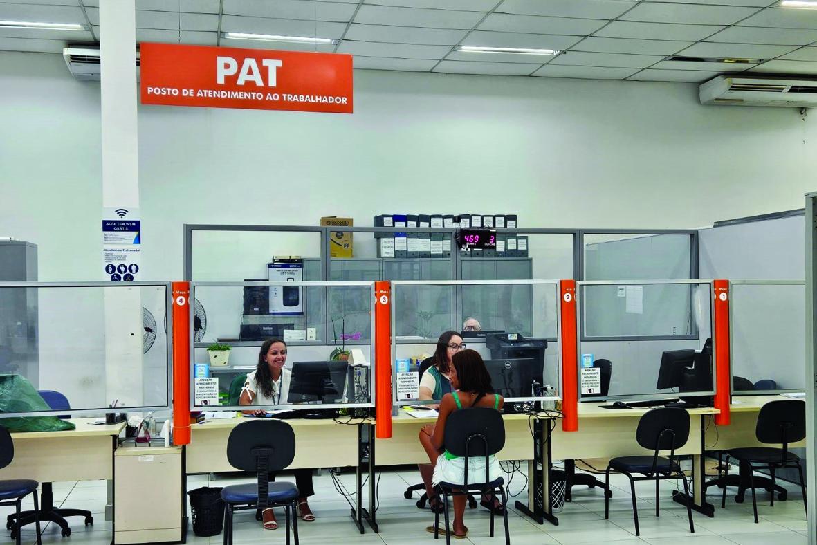 PAT atende 13 mil pessoas e intermedia admissão de 535 trabalhadores em 2024