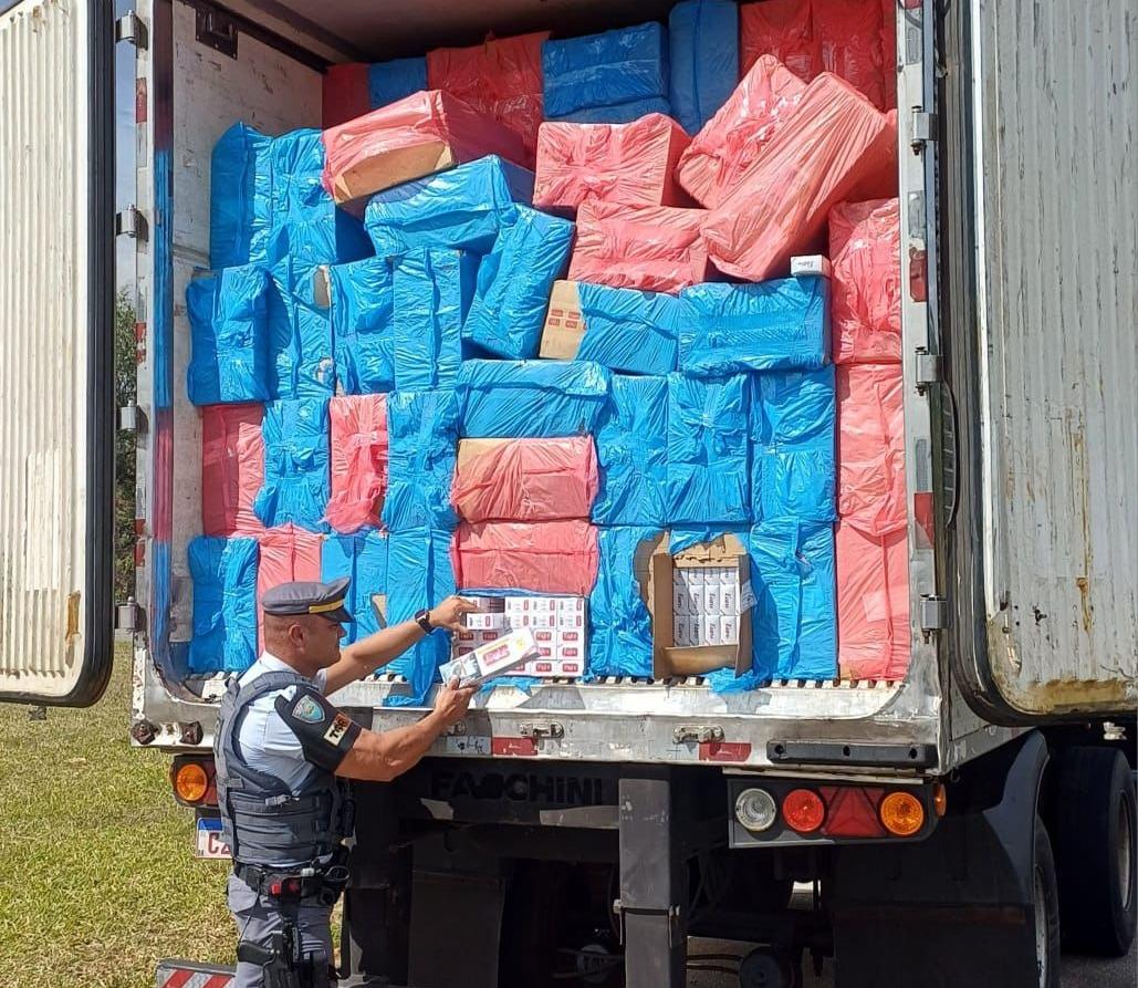 PM Rodoviária apreende 1 milhão de maços de cigarros contrabandeados no interior de SP