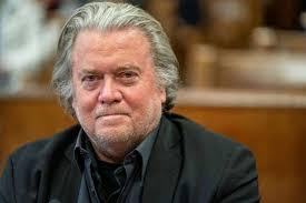 Steve Bannon compara Moraes a juízes nazistas e diz que Bolsonaro precisa retornar ao poder