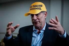 Guerra dos bonés: Ciro Gomes publica foto com acessório escrito 'vão trabalhar vagabundos'