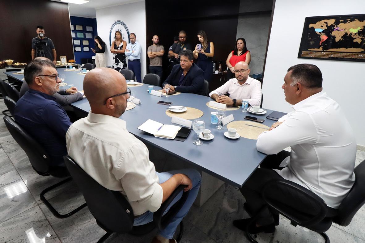 Representantes do Legislativo da RMJ se reúnem na Câmara