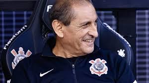 Santos conversa com técnico Ramón Díaz, ex-Corinthians, após 'efetivar' César Sampaio